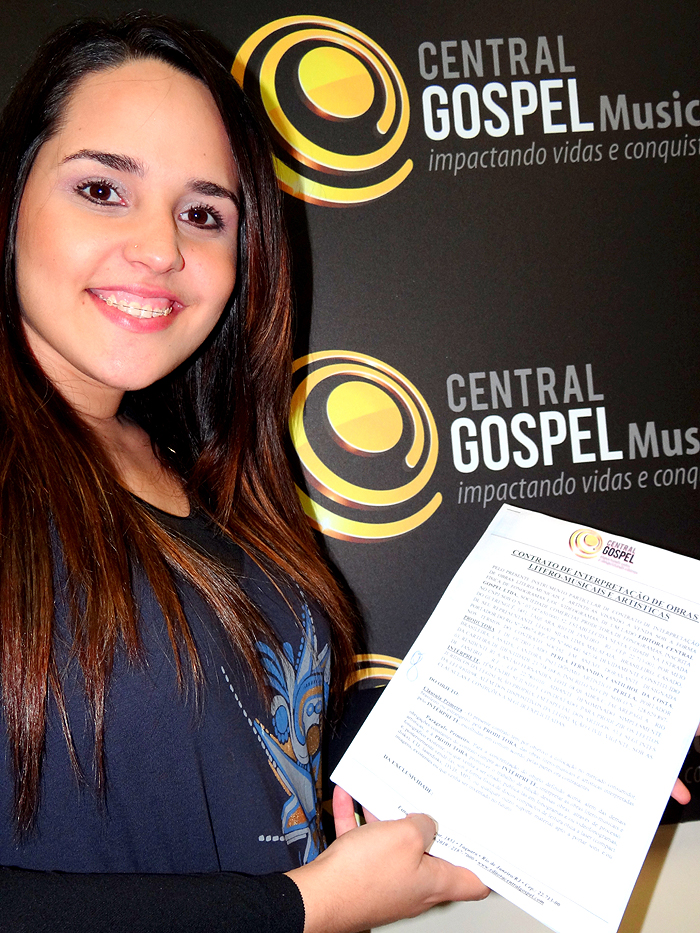 Perlla assina contrato com gravadora gospel 