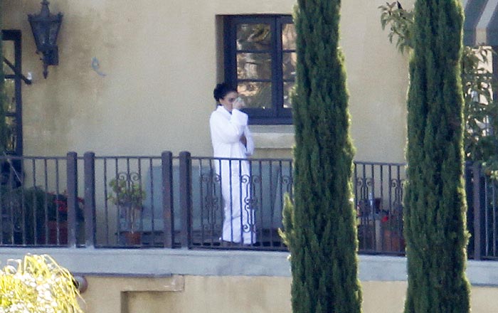 Lindsay Lohan filma nua em piscina de mansão de Hollywood