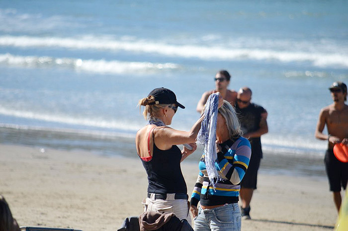 Sharon Stone curte praia com o namorado em Comboriú