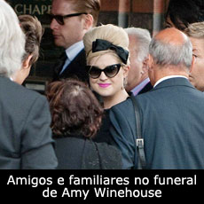 Amigos e familiares no funeral de Amy Winehouse