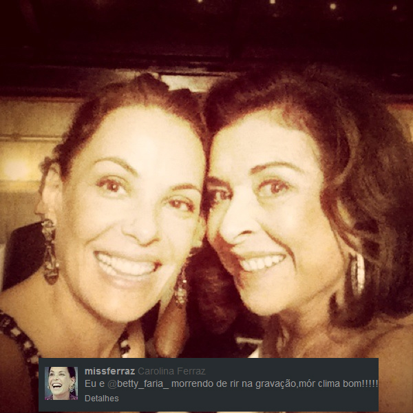 Carolina Ferraz e Betty Faria se divertem nos bastidores de Avenida Brasil