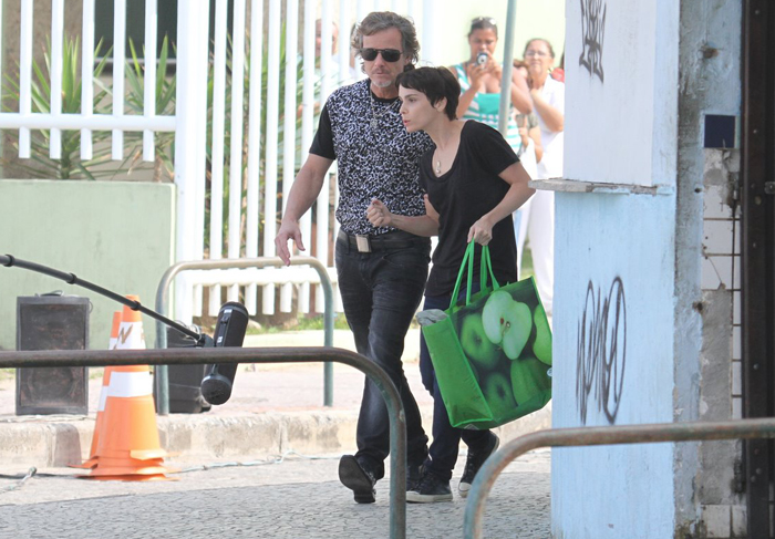 Marcello Novaes e Débora Falabella gravam Avenida Brasil no Rio