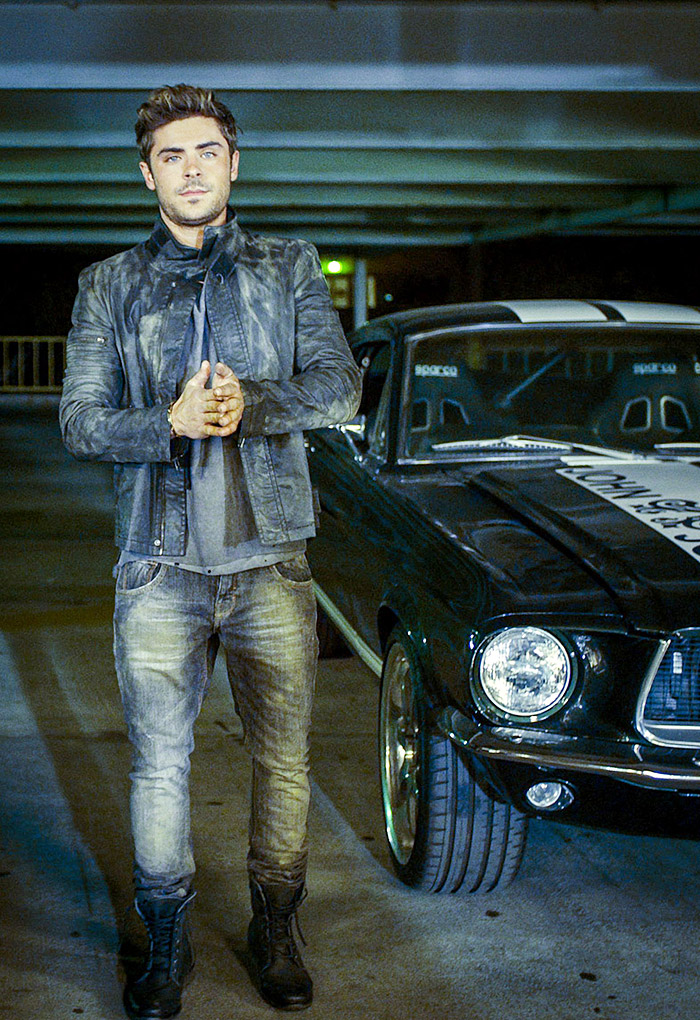 Zac Efron aparece bombadinho em campanha de jeans