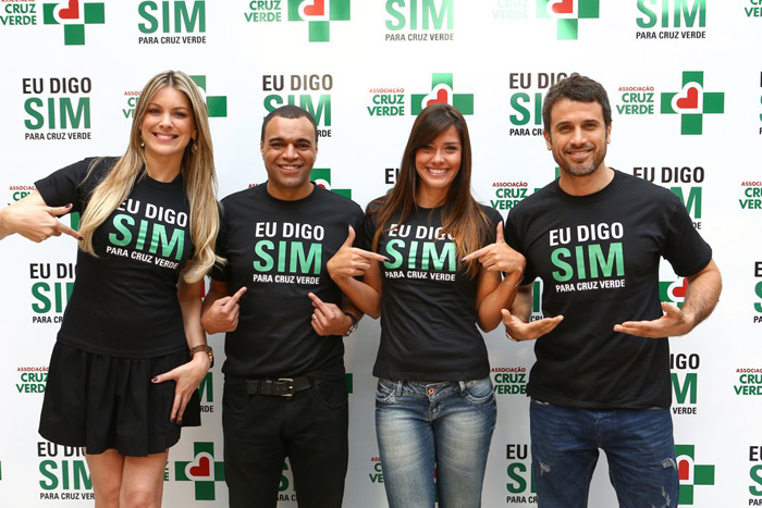Eriberto Leão e o ex-jogador Denilson participam de campanha social