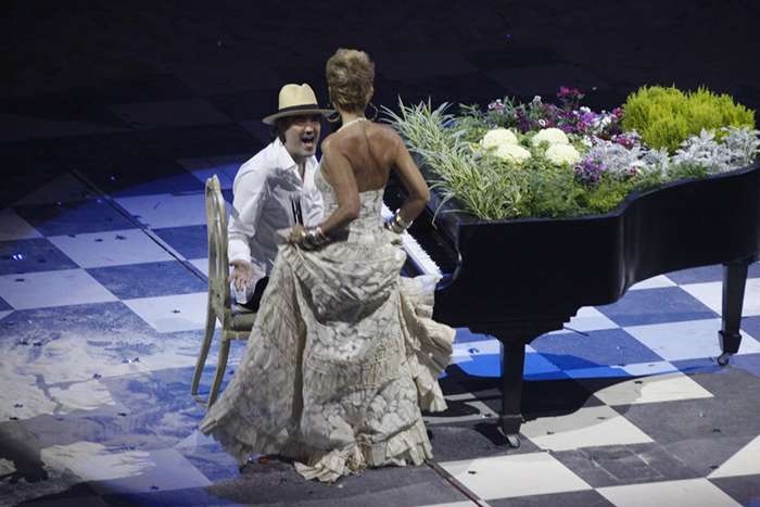 Criança Esperança 2012: Xuxa requebrando diante do piano de Daniel Jobim