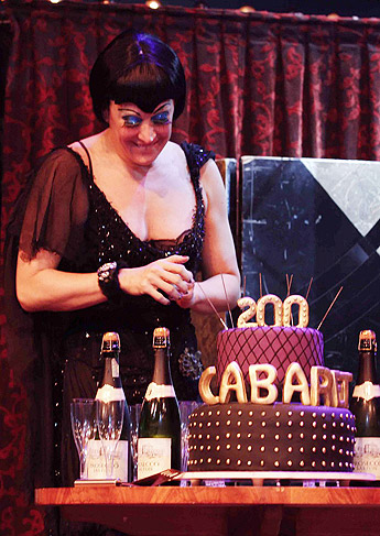 Claudia Raia comemora 200 apresentações de seu musical, Cabaret