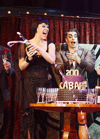 Claudia Raia comemora 200 apresentações de seu musical, Cabaret