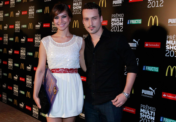 Rodrigo Andrade com a namorada Millena Torres