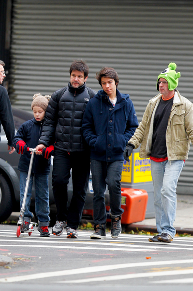 Murilo Benício e os filhos, Pietro e Antônio e seu irmão, Tuca, em Nova York