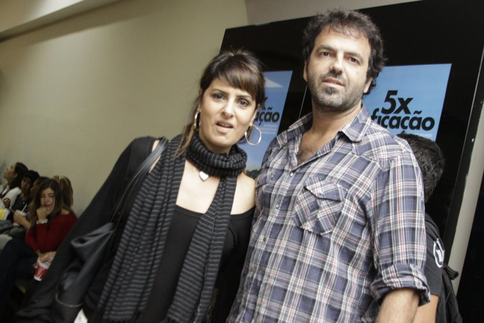 Acompanhada, Fernanda Abreu confere pré-estreia do 5X Pacificação