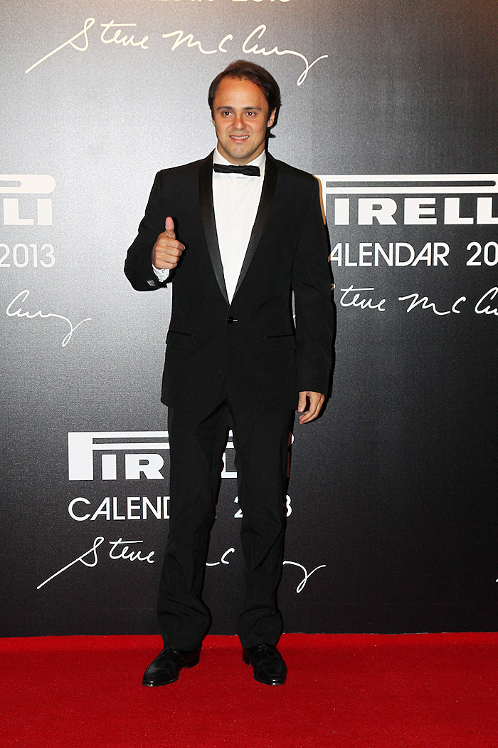 Felipe Massa apareceu de smoking em evento de gala