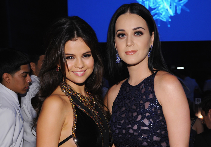 Selena Gomez e Katy Perry brilham em evento beneficente de NY