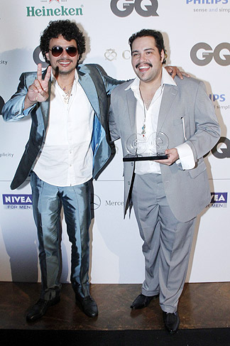 Tiago Abravanel com o cantor Leo Maia, que se apresentou na premiação