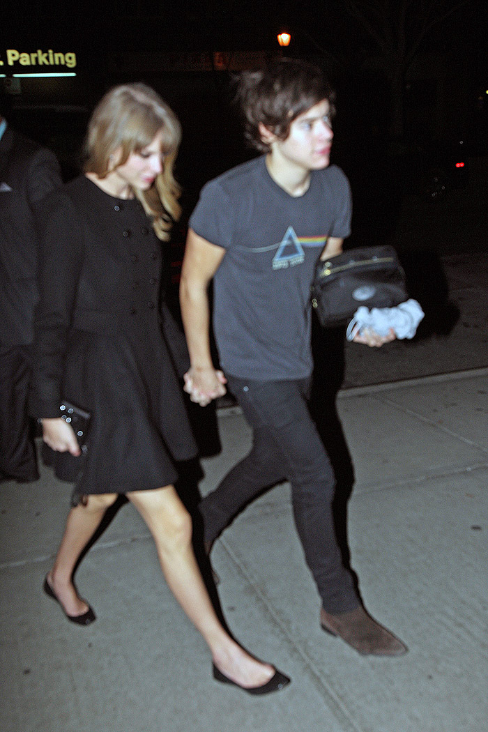 Taylor Swift e Harry Styles são vistos chegando a hotel de madrugada