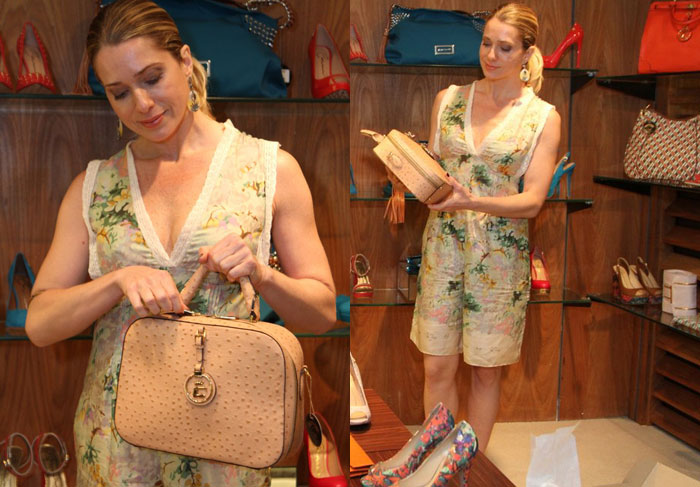 Letícia Spiller se encanta com bolsa em inauguração de loja
