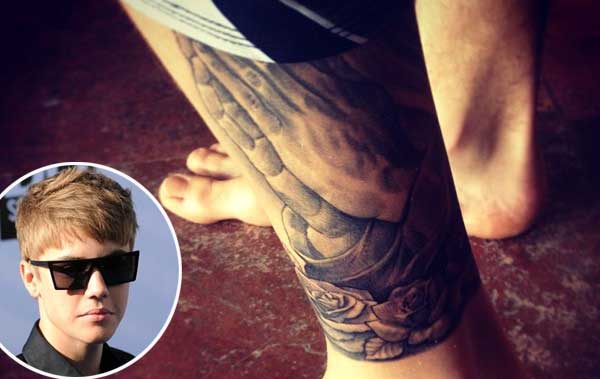 Justin Bieber faz uma nova tatuagem. Veja como é em O Fuxico
