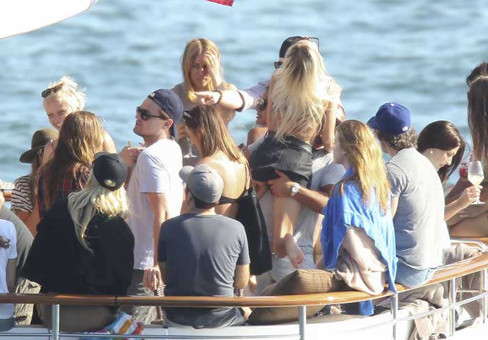 Leonardo DiCaprio se diverte em iate cheio de gatas, em Sydney O Fuxico
