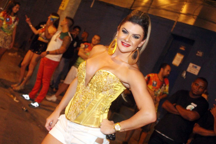 Cleo Pires é a estrela de ensaio técnico da Grande Rio