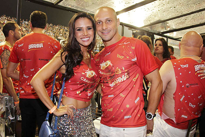 O jogador do Corinthians Alessandro e sua esposa, Leisiane Almeida