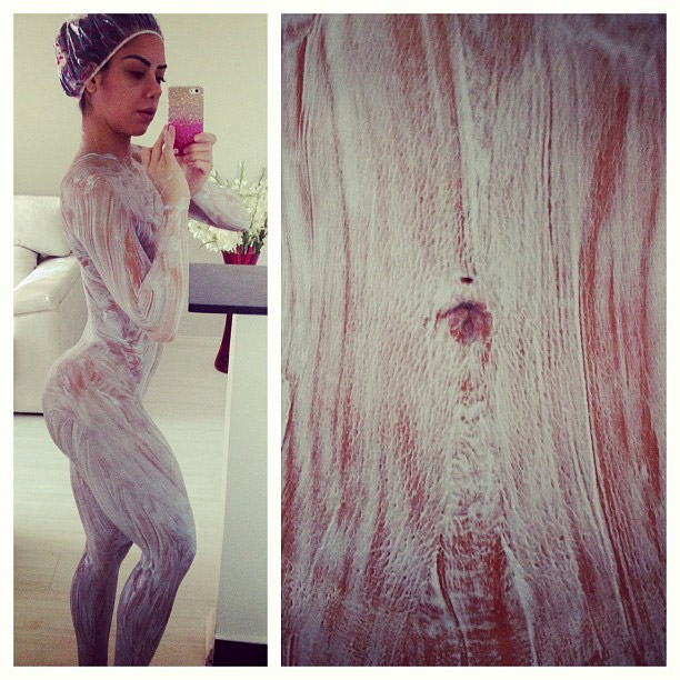 Graciella Carvalho posta foto com corpo coberto de descolorante