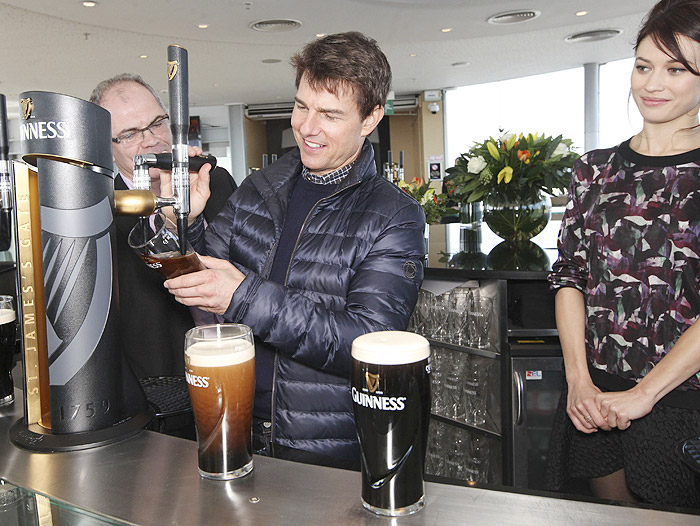  Tom Cruise visita a fábrica da cerveja Guinness, em Dublin