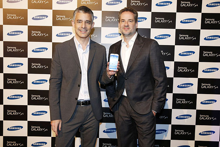 Famosos conferem lançamento do novo Samsung Galaxy S4