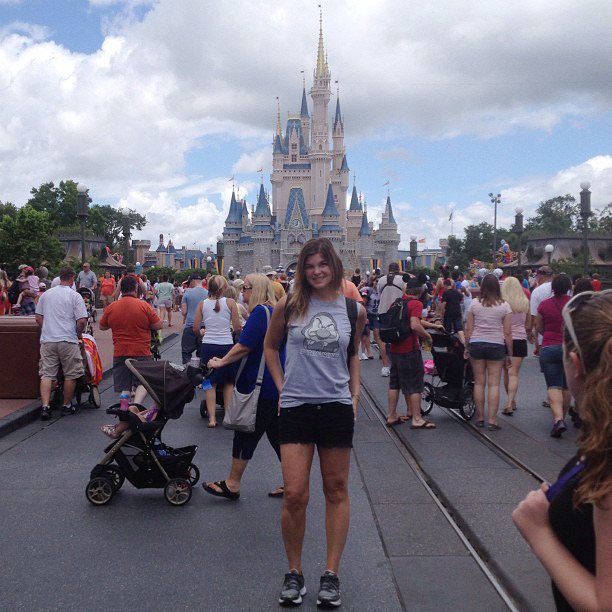 Cristiana Oliveira se encanta com o castelo da Cinderela, na Disney