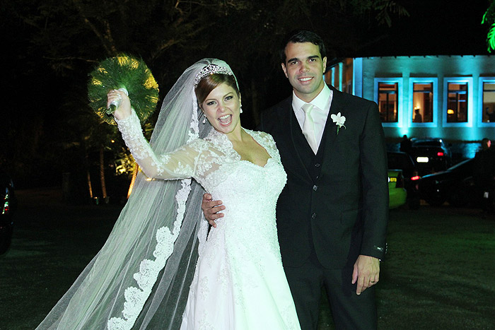 Bárbara Borges se casa com empresário, no Rio