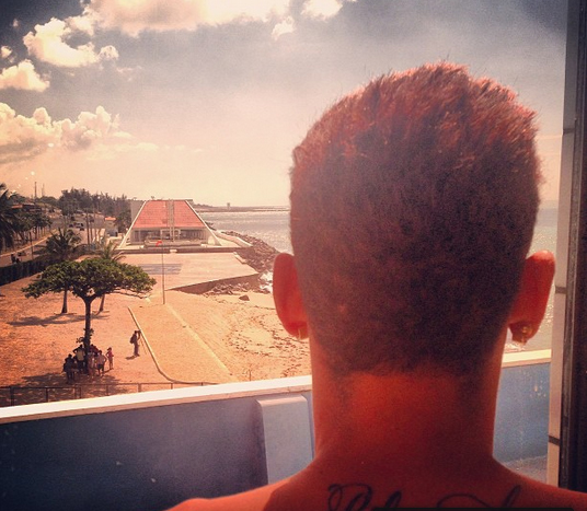 Neymar curte a paisagem em Fortaleza