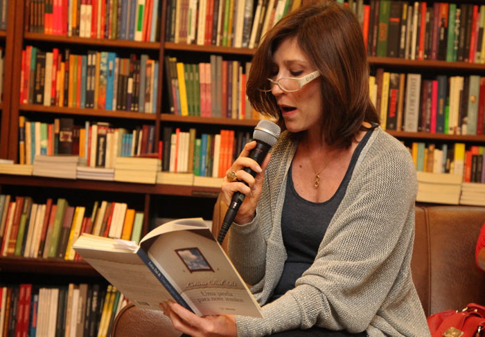 Beth Goulart leu trechos do livro