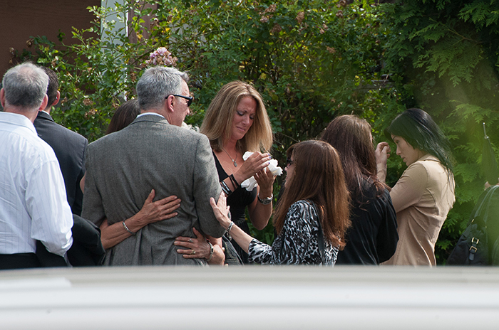 Membros do elenco de Família Soprano se reúnem para o funeral de James Gandolfini, em NY