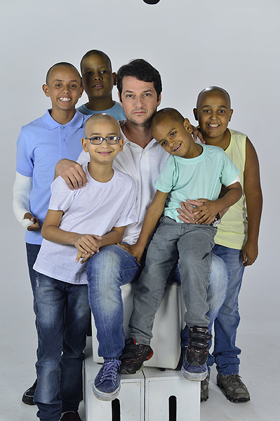 Marcelo Serrado grava campanha para entidade que ajuda crianças com câncer