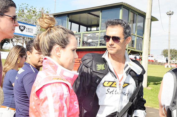 Fernanda Pontes e famosos participaram da ação de Kart Hot Wheels 