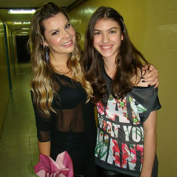 Fernanda Souza conhece a atual interprete de Mili, das Chiquititas