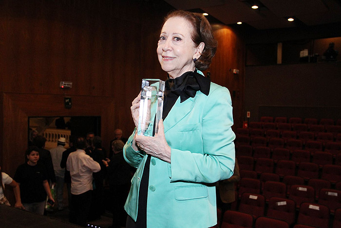 Fernanda Montenegro com seu prêmio
