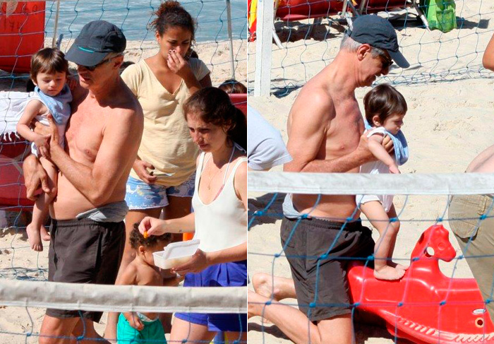 Marcos Caruso brinca com netinha na praia do Leblon