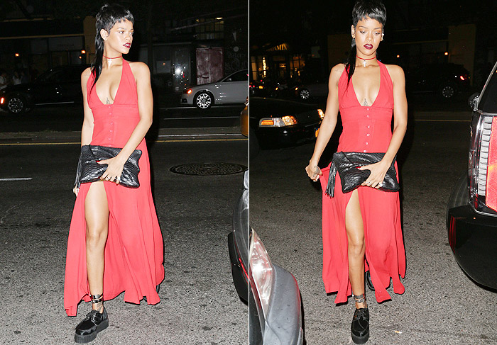 Rihanna usa look gótico e decotão para ir a festa da Semana de Moda de Nova York