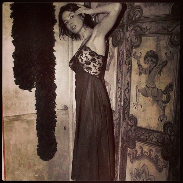  Luciana Gimenez aparece de camisola em foto antiga no Instagram