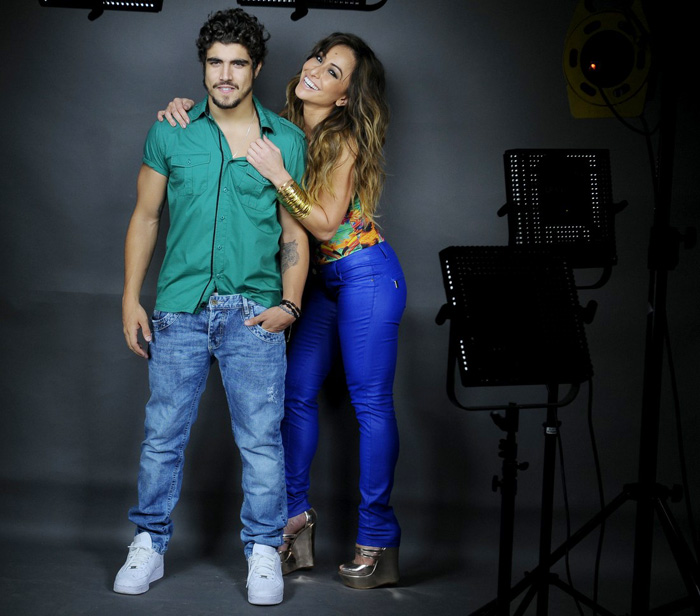 Sabrina Sato e Caio Castro fazem poses sensuais para campanha
