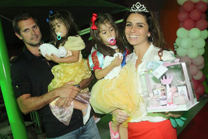 Giovanna Antonelli e o marido, Leonardo Nogueira, comemoram os 3 anos das gêmeas Antônia e Sofia, no Rio de Janeiro