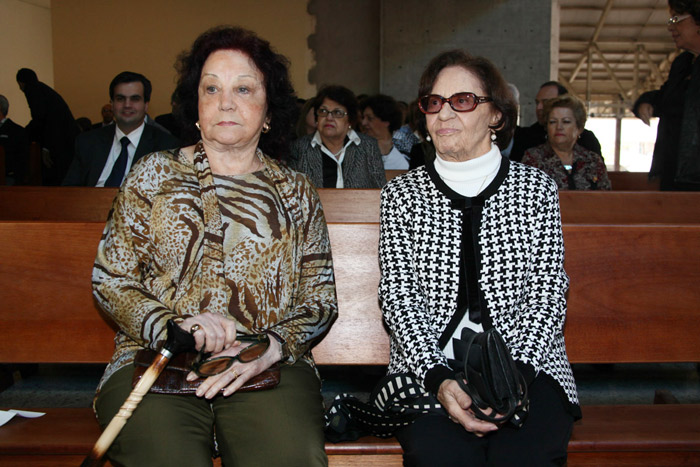Lolita Rodrigues e Laura Cardoso assistem à missa realizada pelo padre Marcelo Rossi em memória de Hebe Camargo 