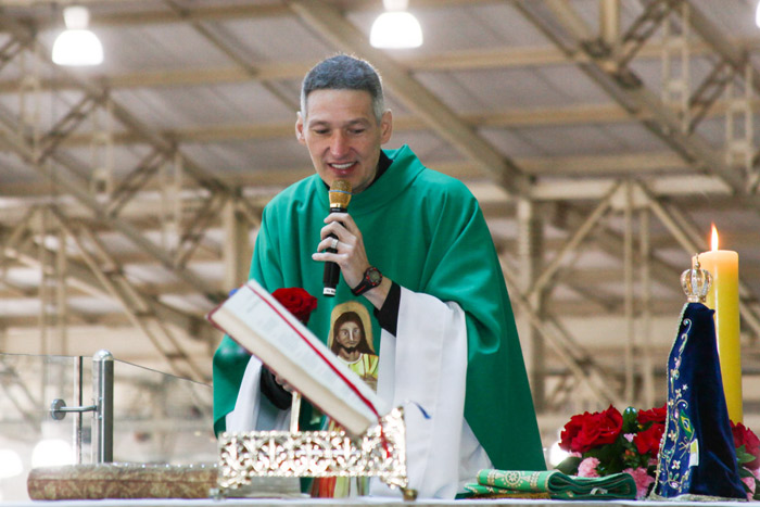 Padre Marcelo Rossi celebra missa em memória de Hebe Camargo, em Interlagos, Zona Sul de SP