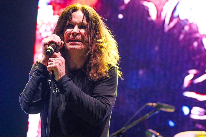 Ozzy Osbourne capricha nas caras e bocas em show do Black Sabbath