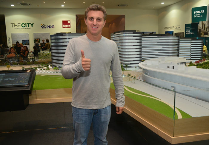 Luciano Huck fecha negócios no RJ