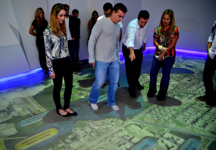 Luciano Huck fecha negócios no RJ