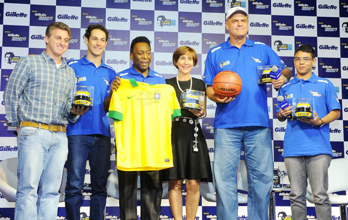 Luciano Huck se reúne com Pelé, Oscar e Bruno Senna em homenagem a Ayrton