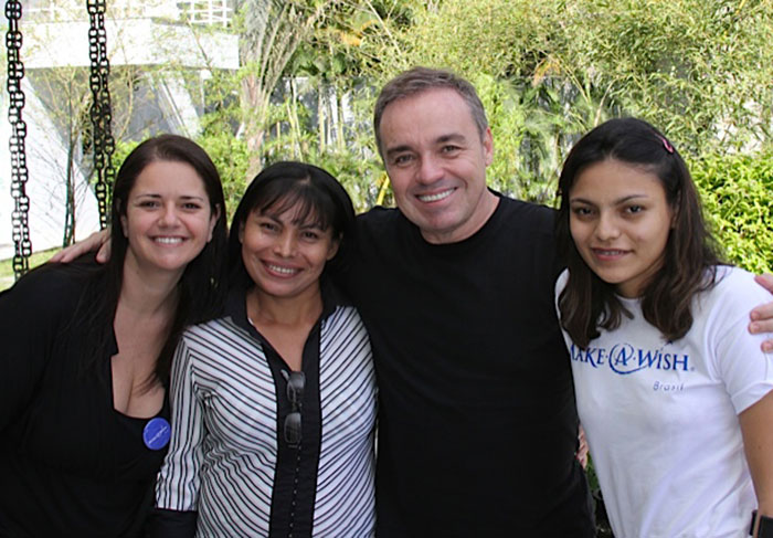 Gugu, Kamila, sua mãe Eliza e Roberta Garcia da Make a Wish