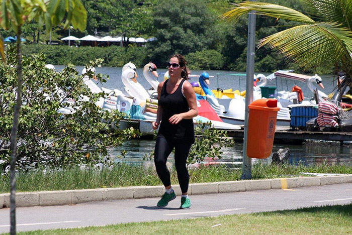 Renata Ceribelli se exercita pela Lagoa Rodrigo de Freitas