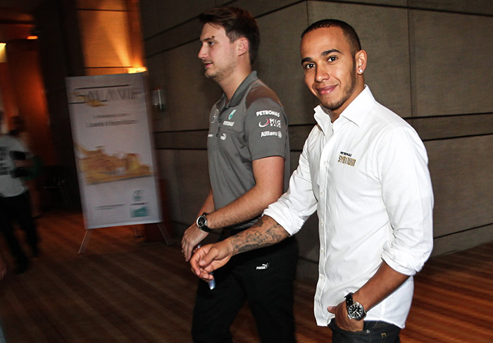 Lewis Hamilton participa de coletiva de imprensa, em São Paulo