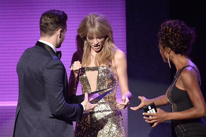 Taylor Swift é a grande vencedora do American Music Awards